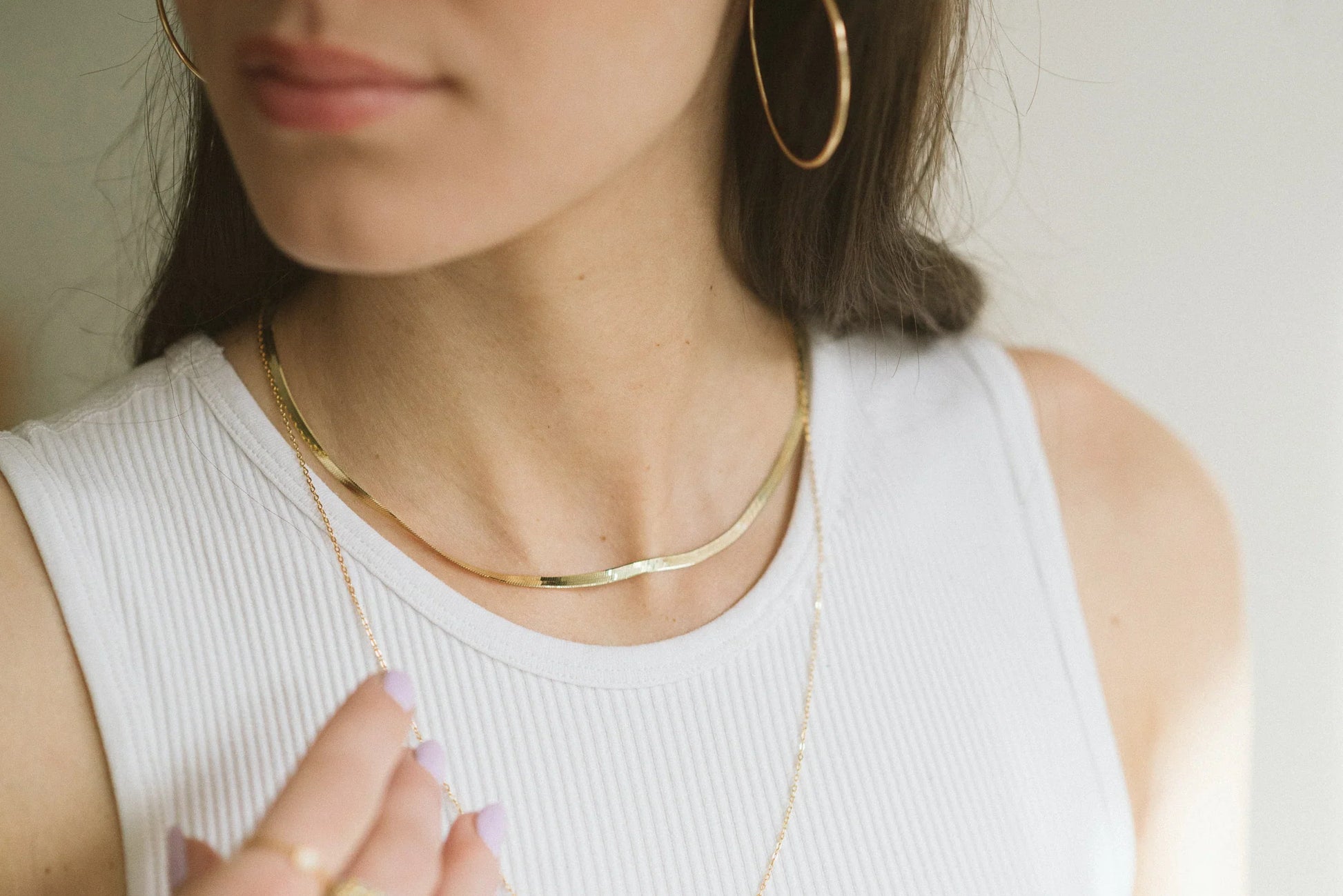 Boa Bijoux - SS24 - Flo Herringbone Chain Gold Vermeil - on model 2
