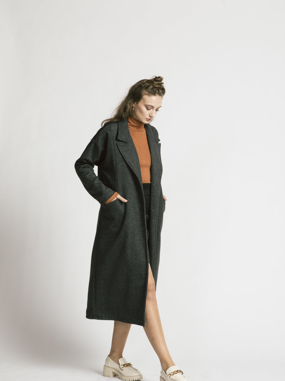 Allison Wonderland - Viscount Coat in Grey Twill - on model side 2