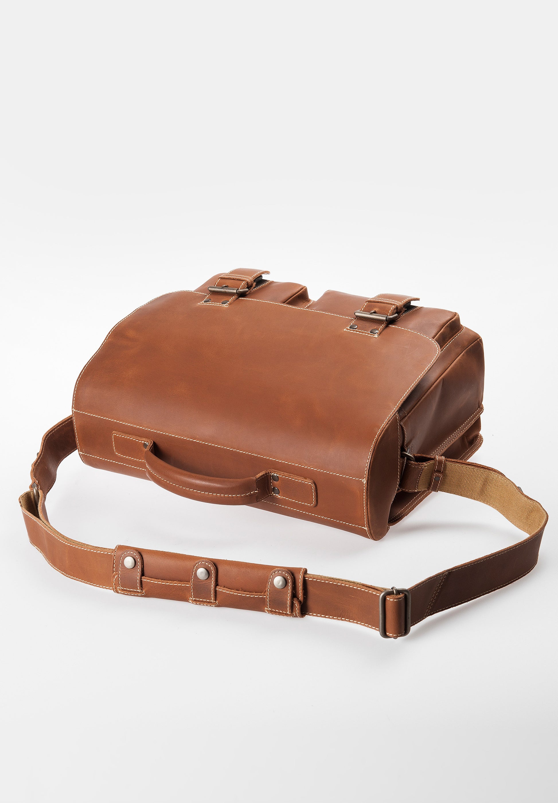Aunts & Uncle - Finn  Briefcase in Vintage Tan - flat 6