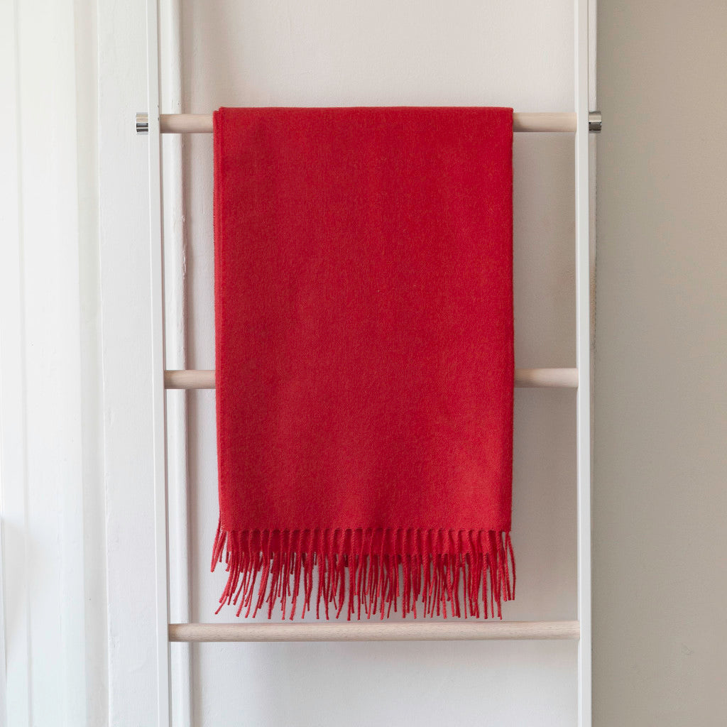 St Geneve Alfie Alpaca Throw in Rogue