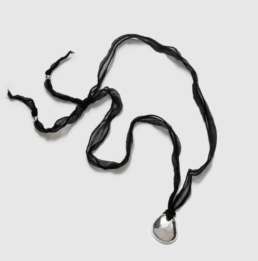 Petal Necklace | Black