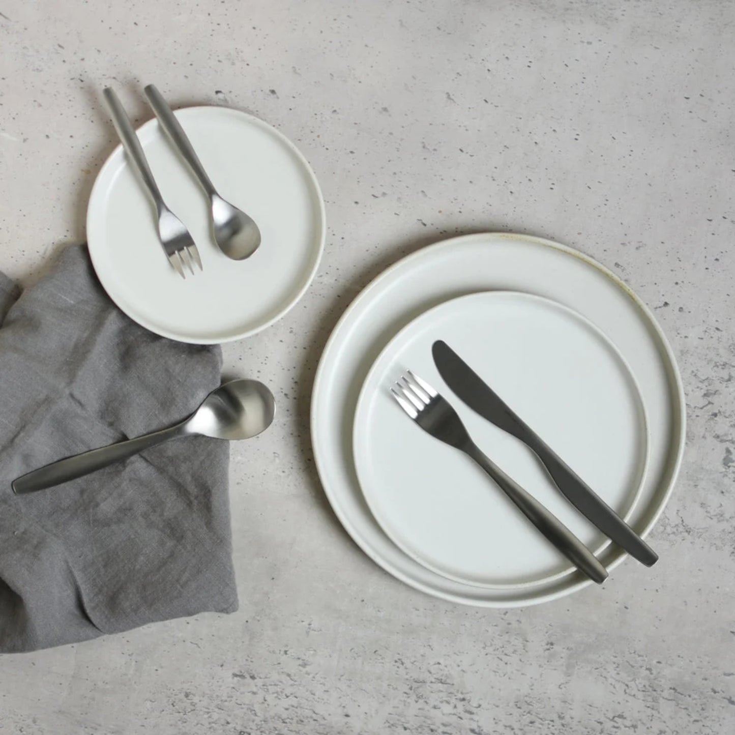 KINTO HIBI Utensil collection on dinnerware