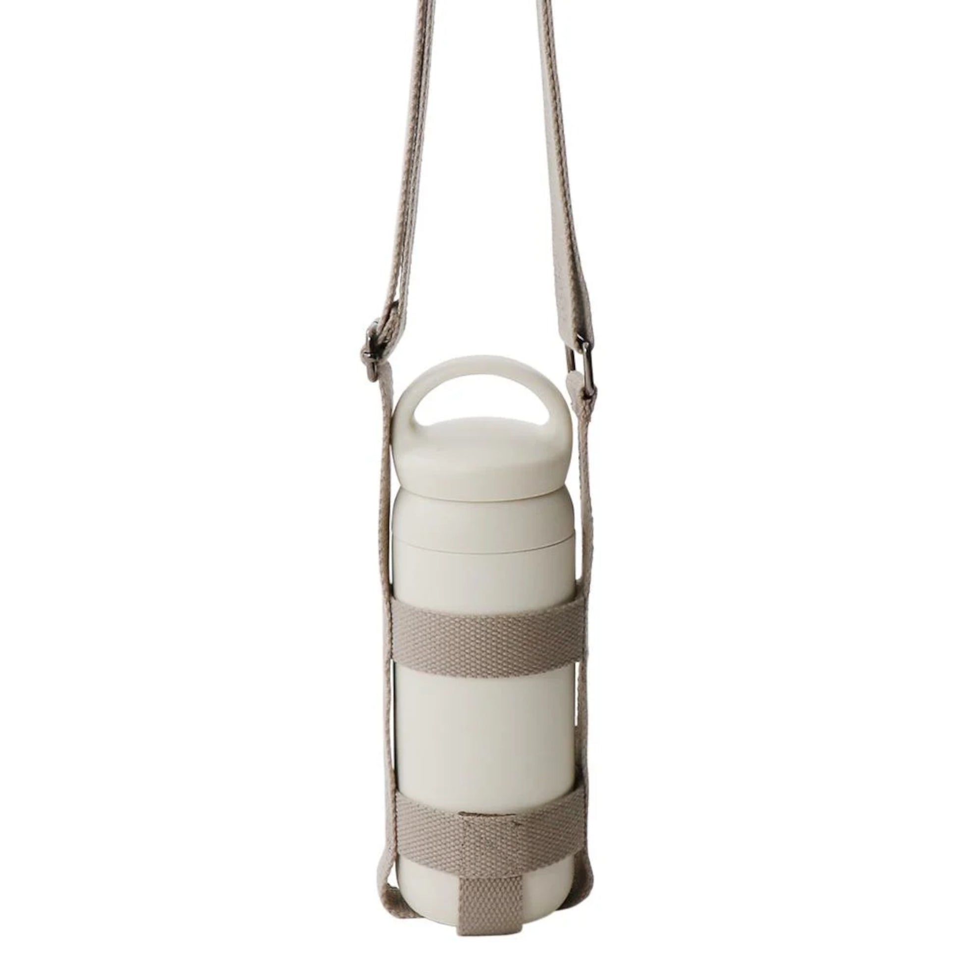KINTO Tumbler strap medium in Beige holding day off tumbler