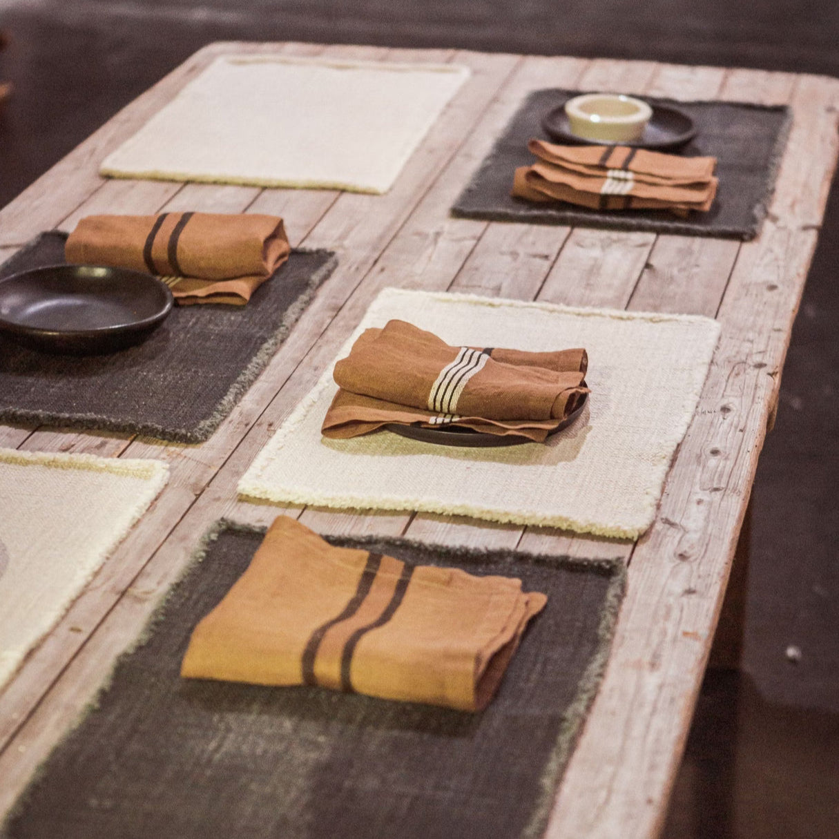 SS25 - Libeco- Jasper Placemat | Single | Faded Black - lifestyle 1