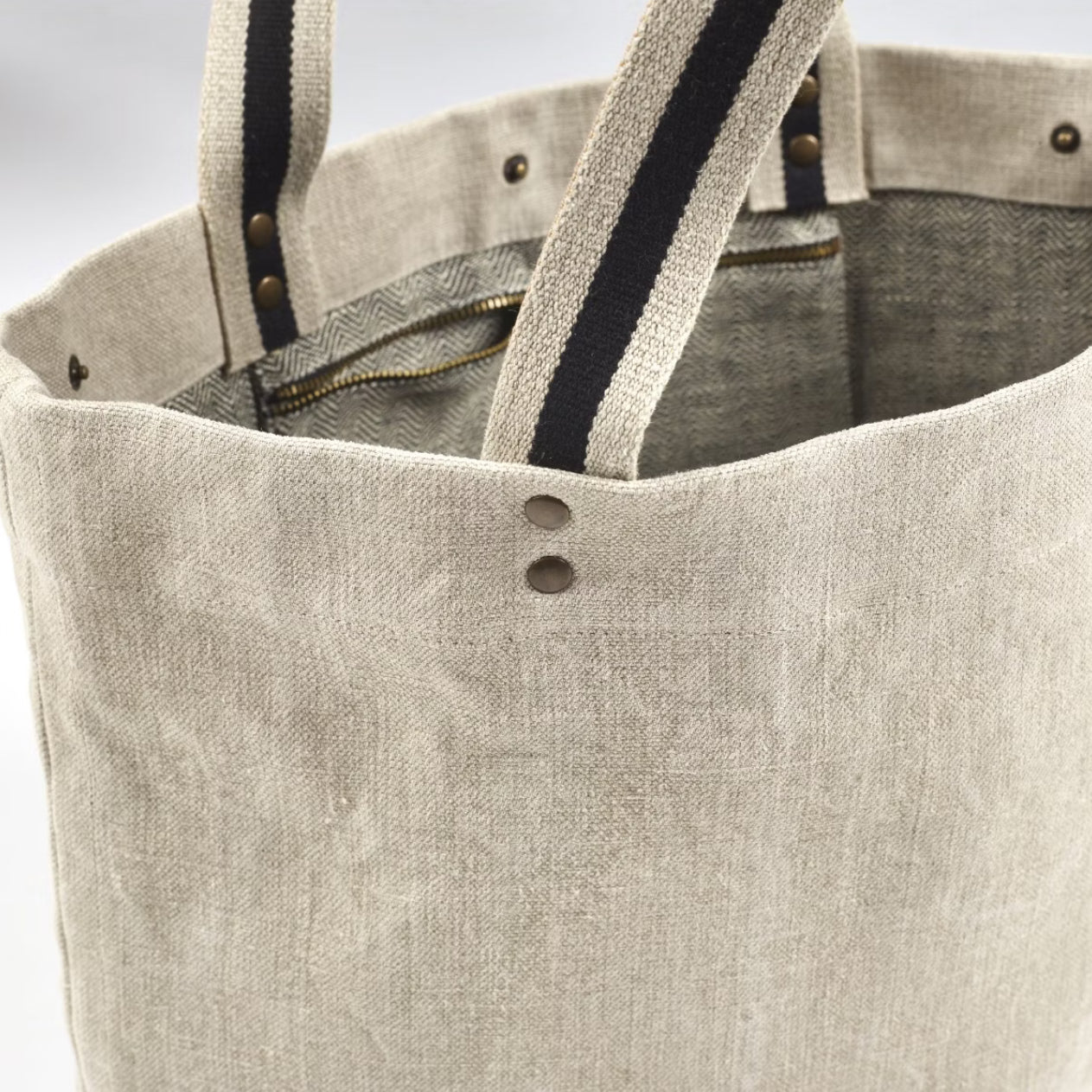 SS25 - Libeco - James Large Shoulder Sac | Flax - close up 2