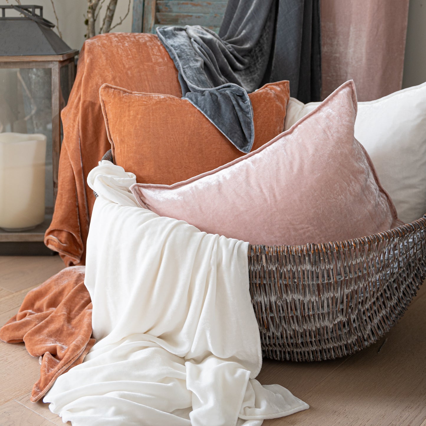 St Geneve Divina Throw Lifestyle