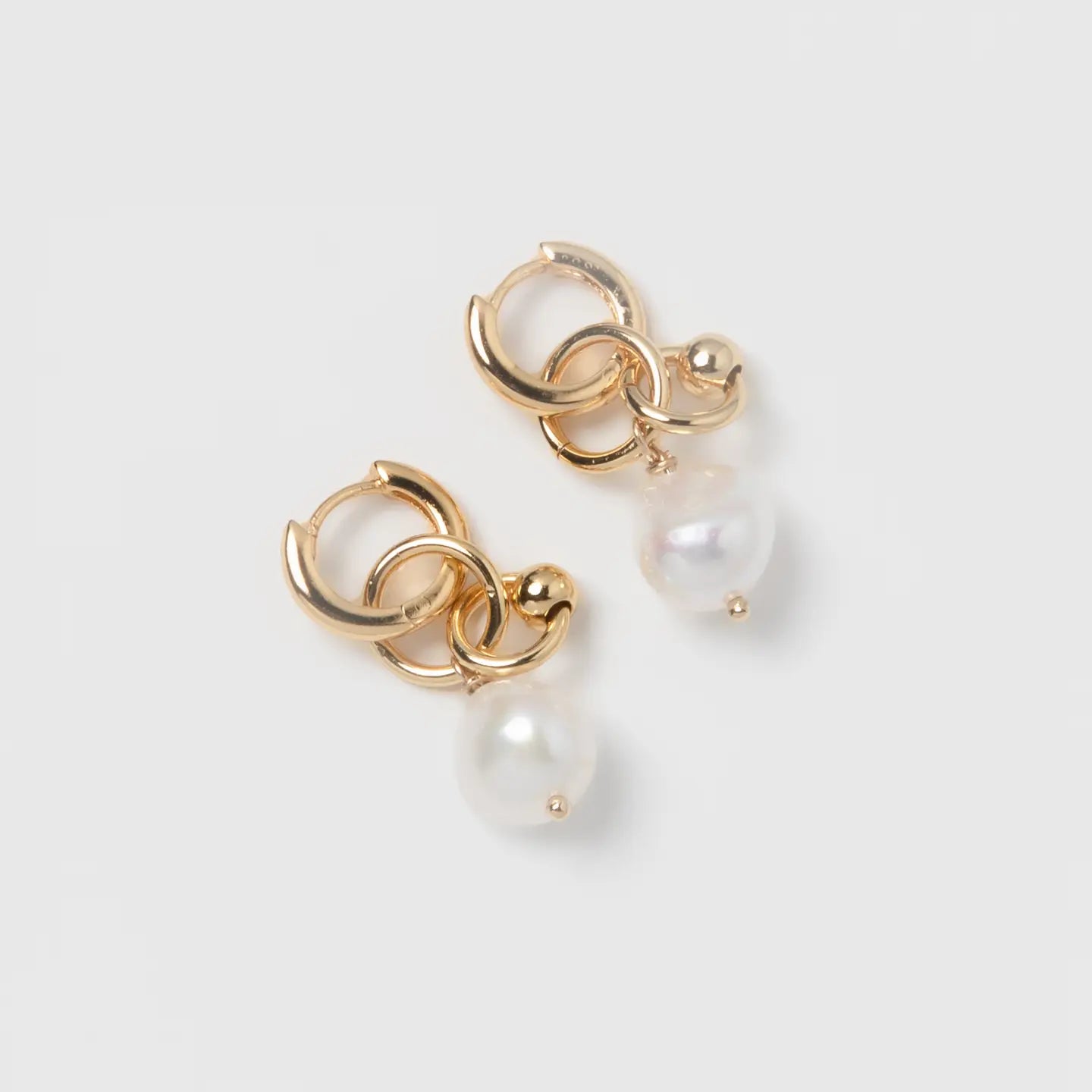 SS25 - Wolf Circus - Maya Earrings | Gold with Pearl - display 2