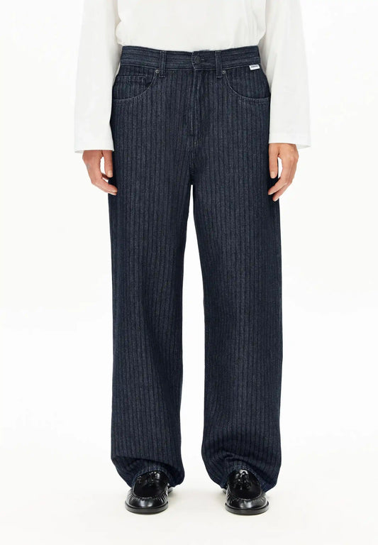 ARMEDANGELS Canada – HAAYI Herringbone Baggy Jean in Rinse front view on model in Kelowna
