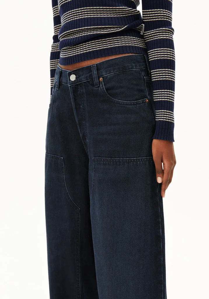AALTHEA Mid Waist Barrel Jeans in Fluid Ink- ARMEDANGELS Canada