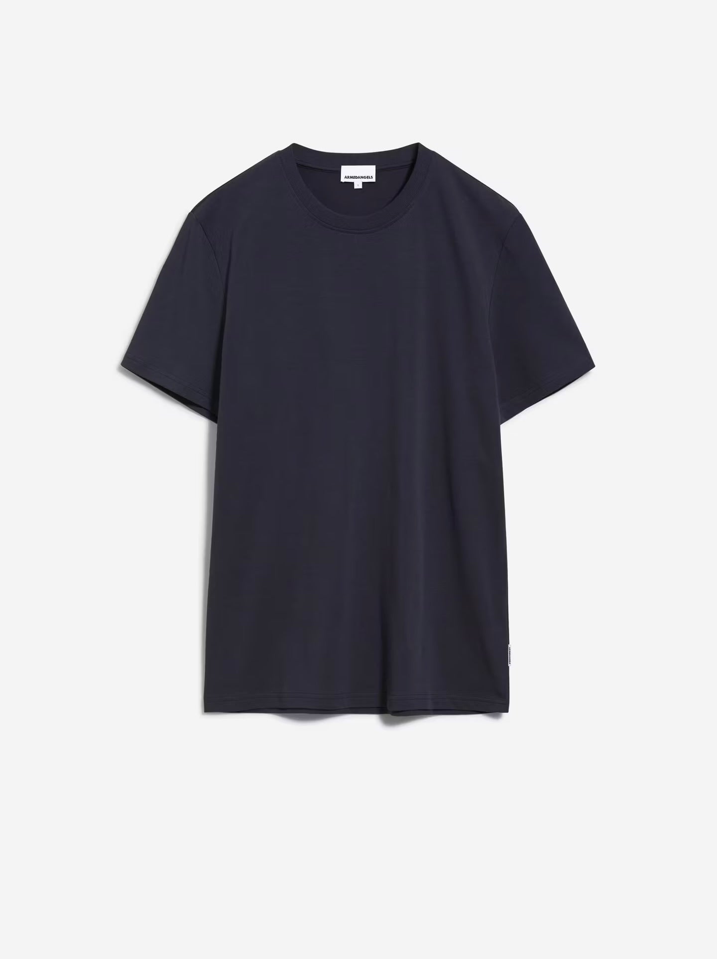 ARMEDANGELS - FW24 - Maarkos T-Shirt in Night Sky - on display front 6