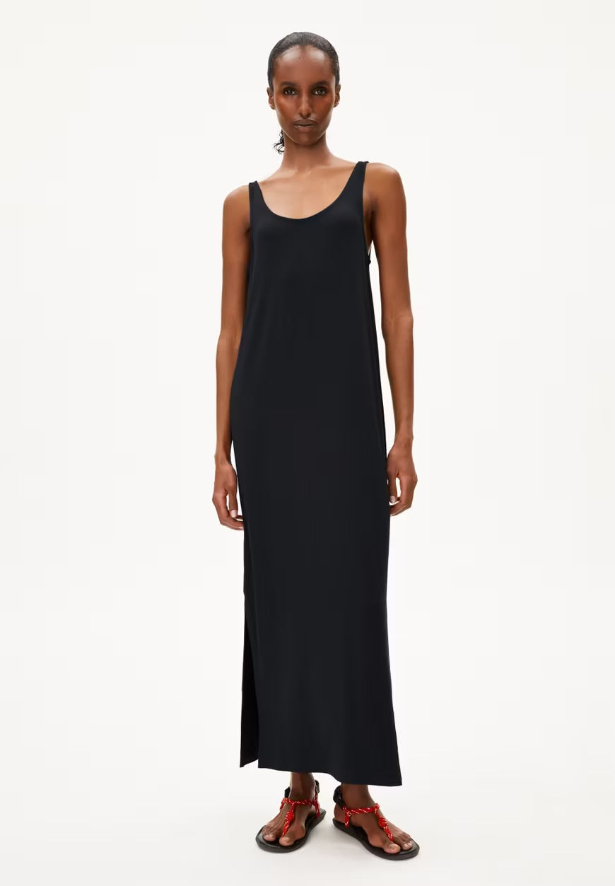 ARMEDANGELS Canada Maeliaa Jersey Dress - black dress sleeveless long simple design with side slit worn with sandals