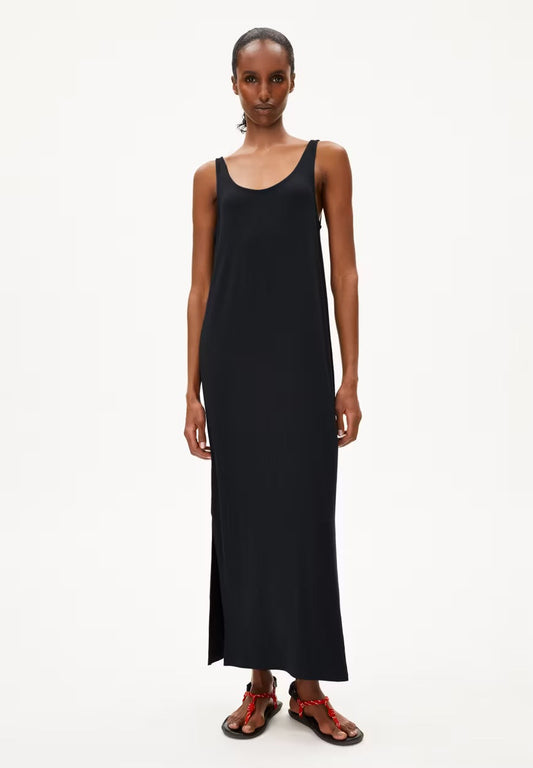 ARMEDANGELS Canada Maeliaa Jersey Dress - black dress sleeveless long simple design with side slit worn with sandals