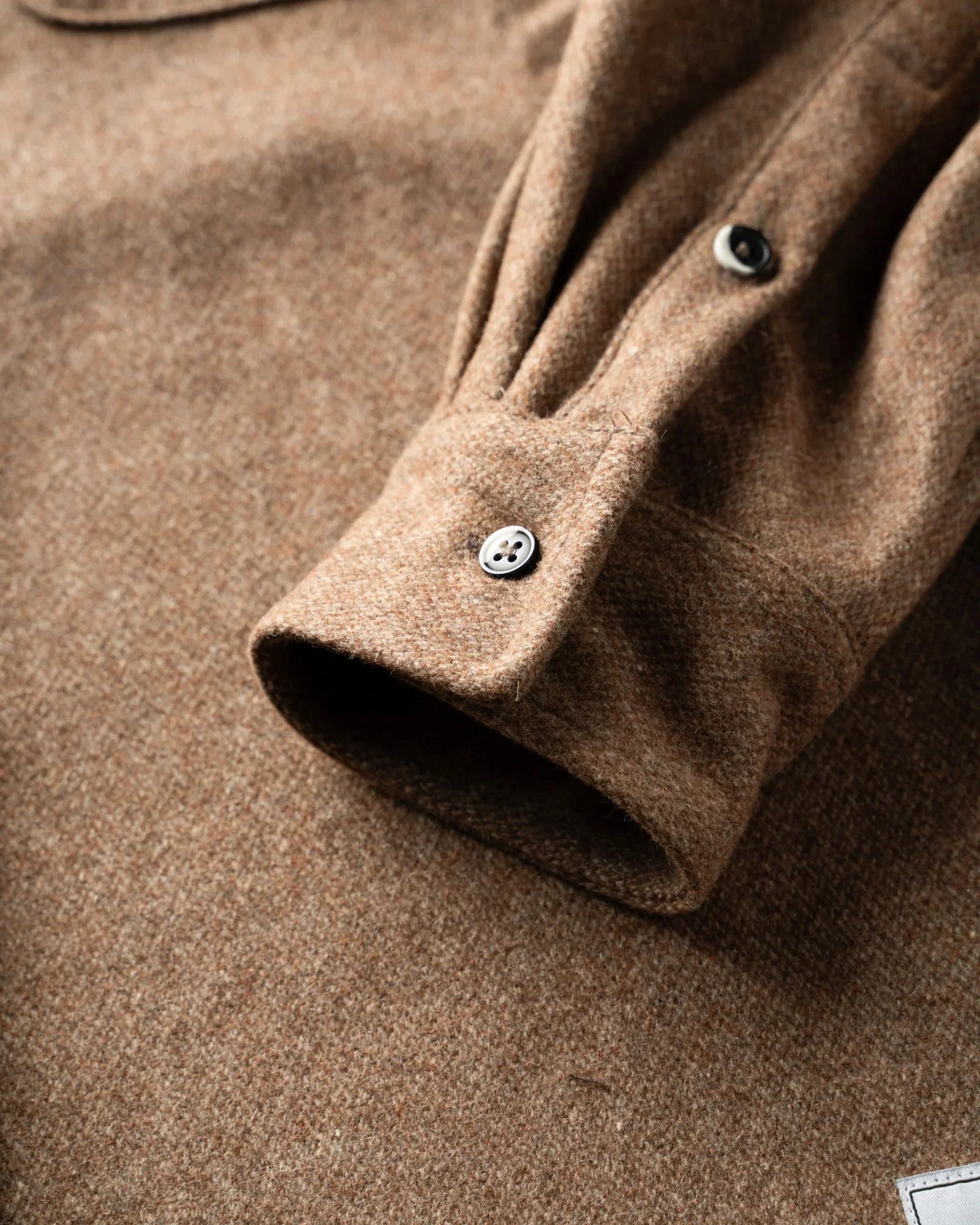 Anián - FW24 - Men's Modern Melton Wool in Oyster - sleeve close-up 10