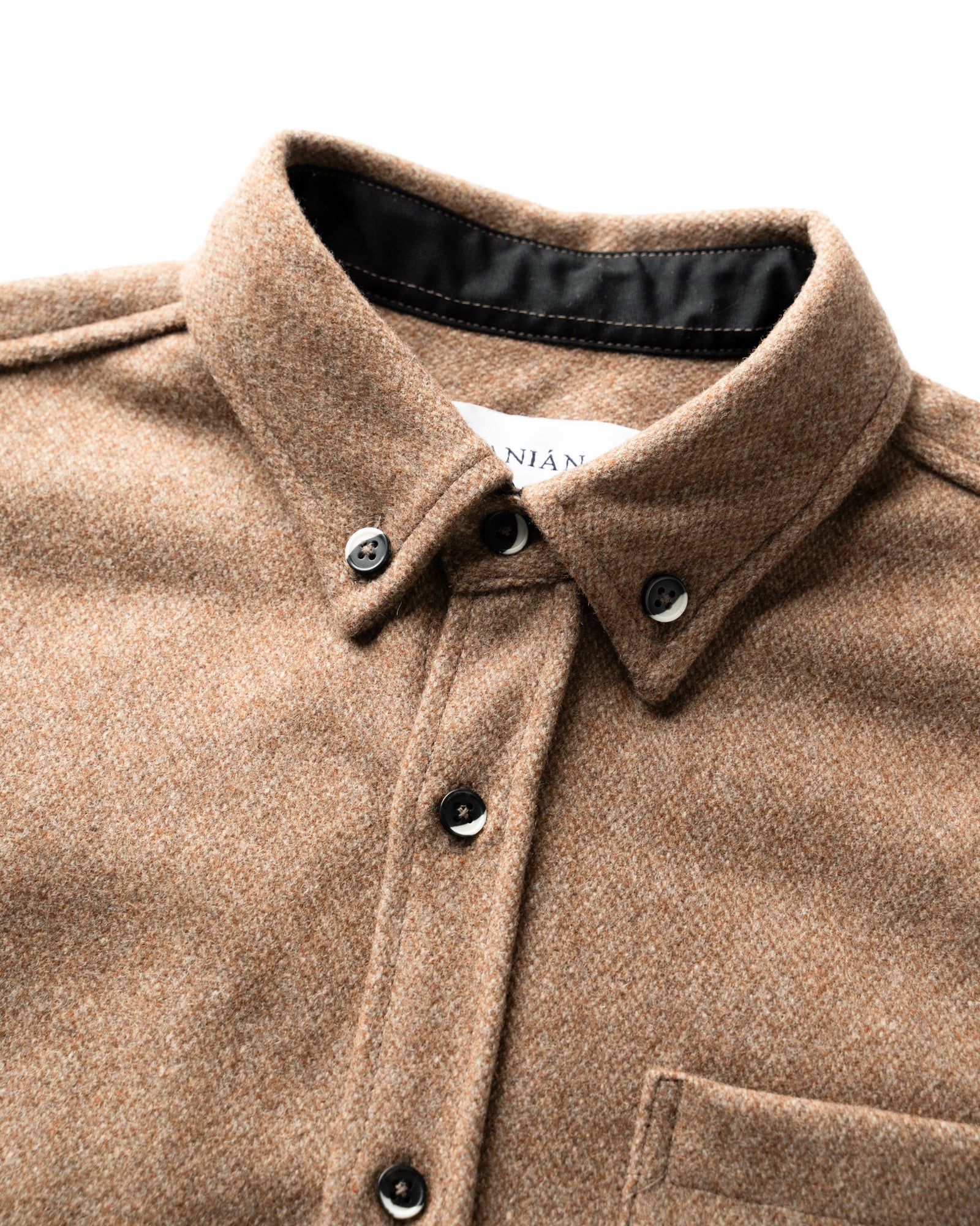Anián - FW24 - Men's Modern Melton Wool in Oyster - collar close-up 8