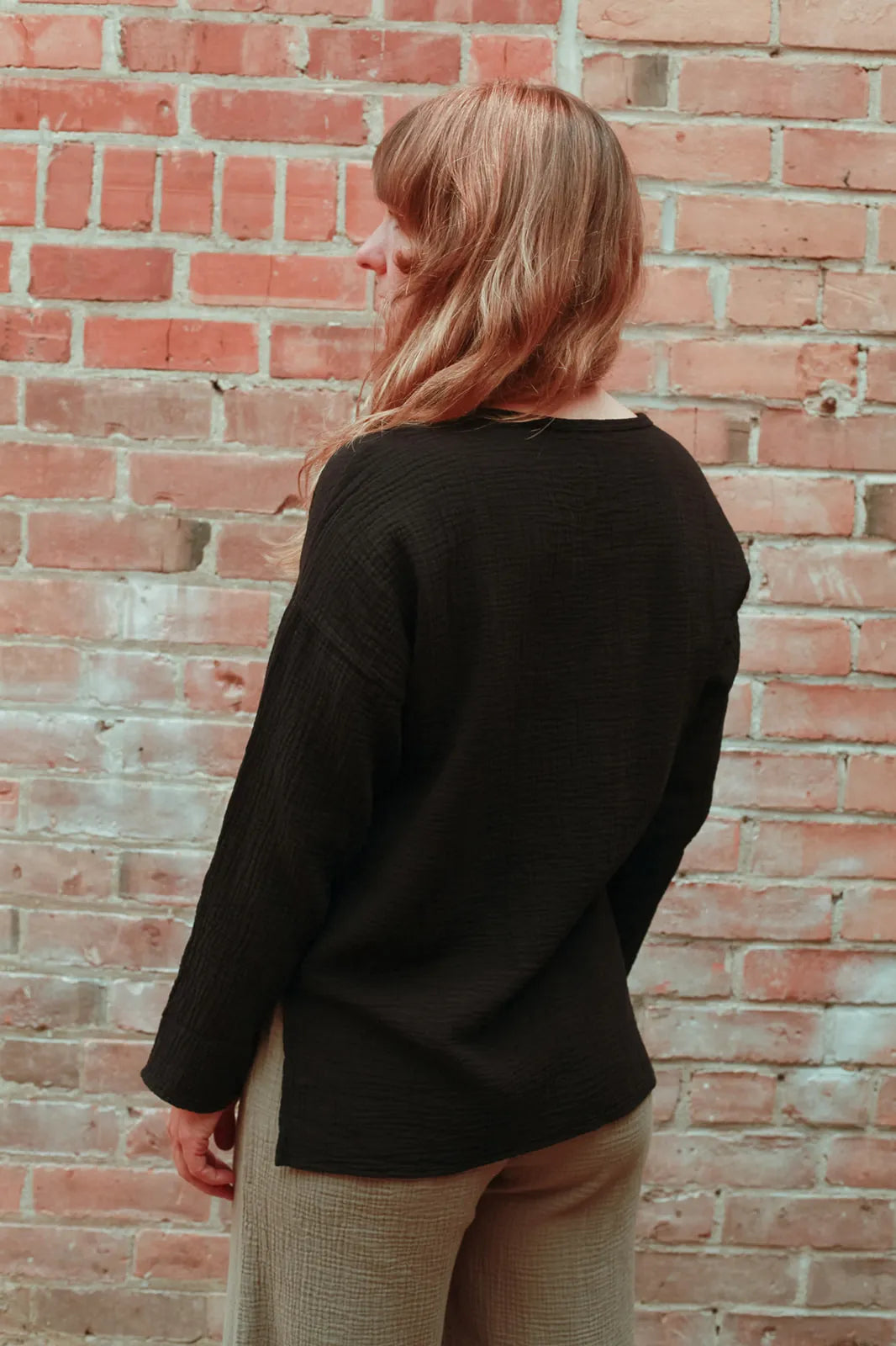 FW23 - It is well L.A Organic Gauze top long sleeve in black  