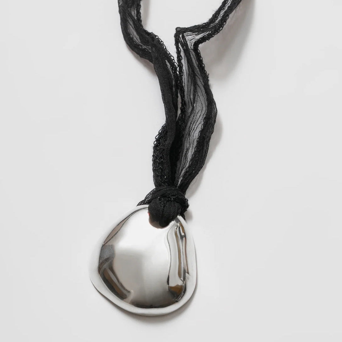 Petal Necklace | Black