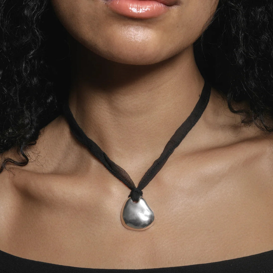 Petal Necklace | Black