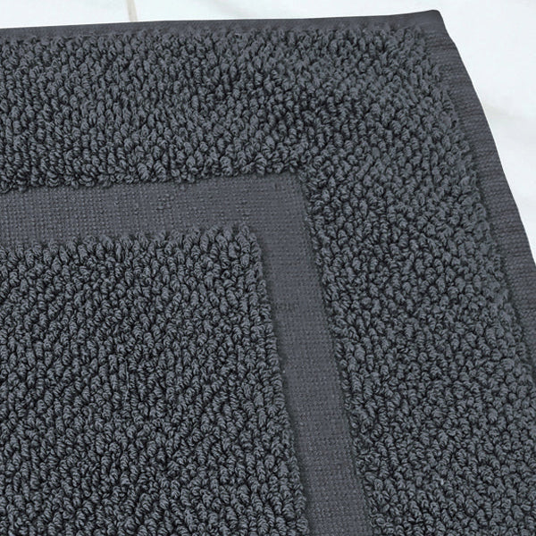 Cuddle Down Port Plush Tub Mat Lifestyle Closeup in Charcoal
