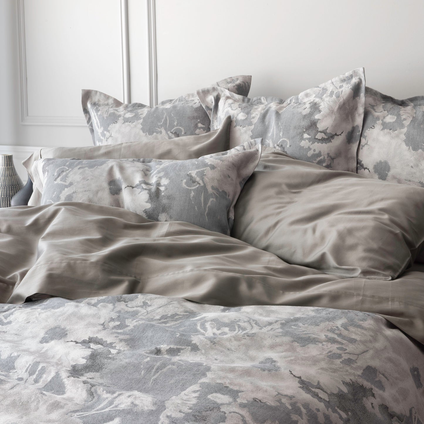 St Geneve Blossom Duvet Cover in Moonlight with Capri Platinum Backing