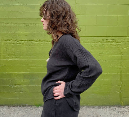 FW23 - It is well L.A Organic Gauze top long sleeve in black  
