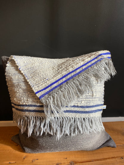 Le Petit Tapis | Handwoven Small Wool Mat | Puff Indigo