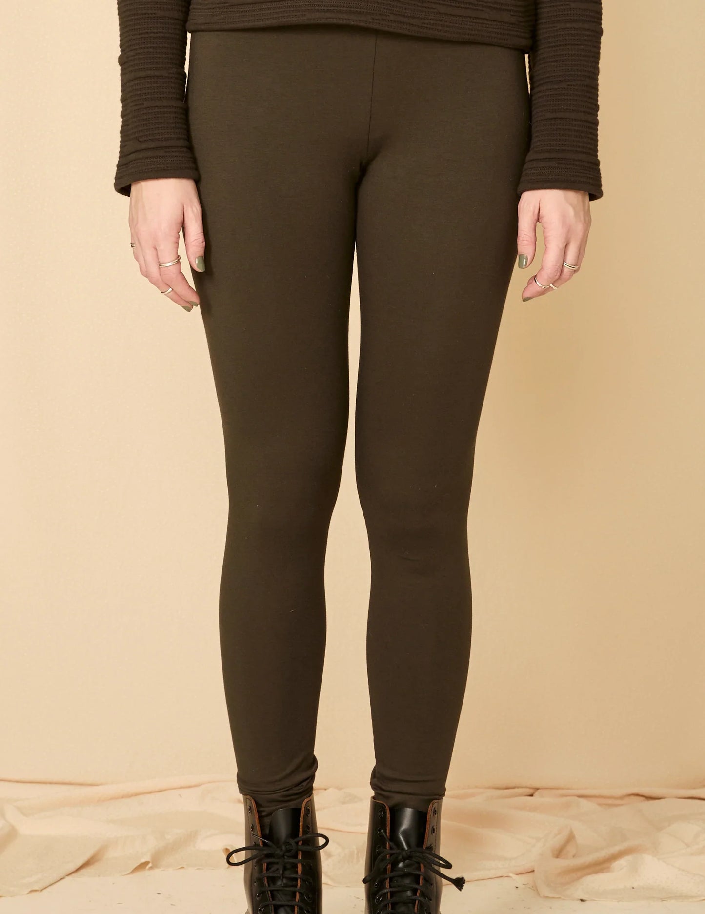 Nude Leggings in Pine