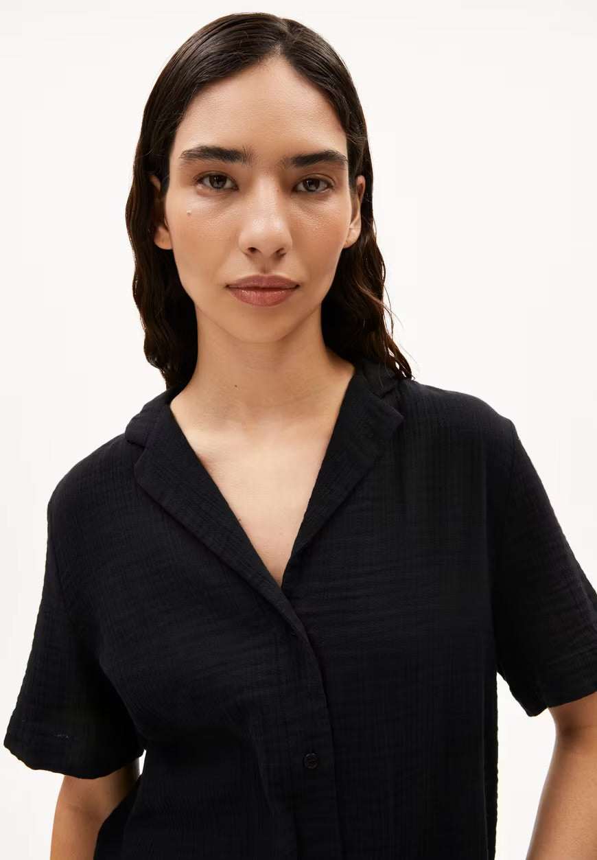 SS25 - ARMEDANGELS - Maaite Musselin Blouse in Black - front Close up 5 