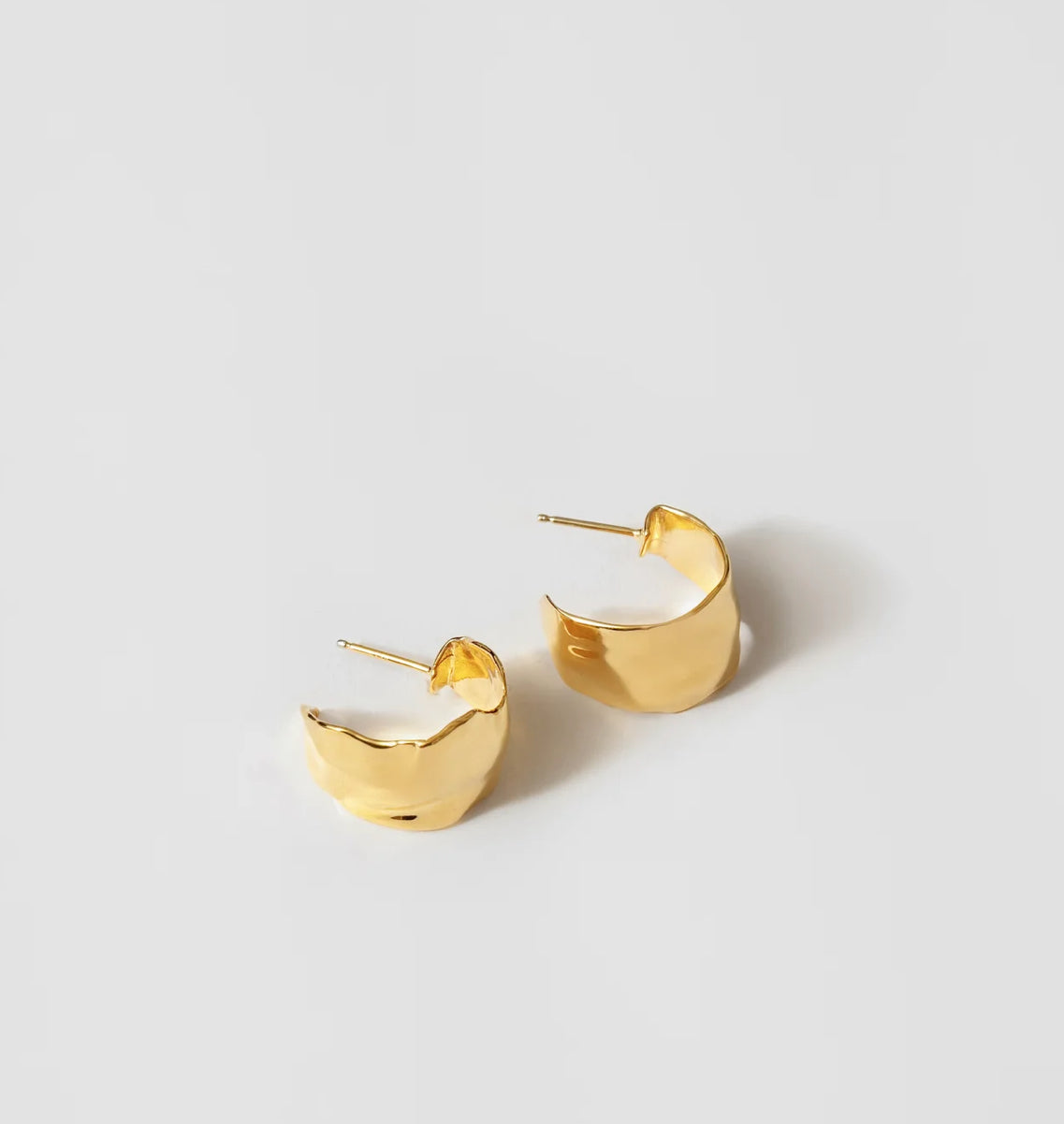 SS25 - Ciara Hoops | Gold - on display 1 