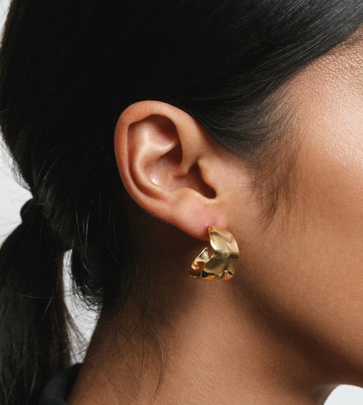 SS25 - Ciara Hoops | Gold - on model 2 