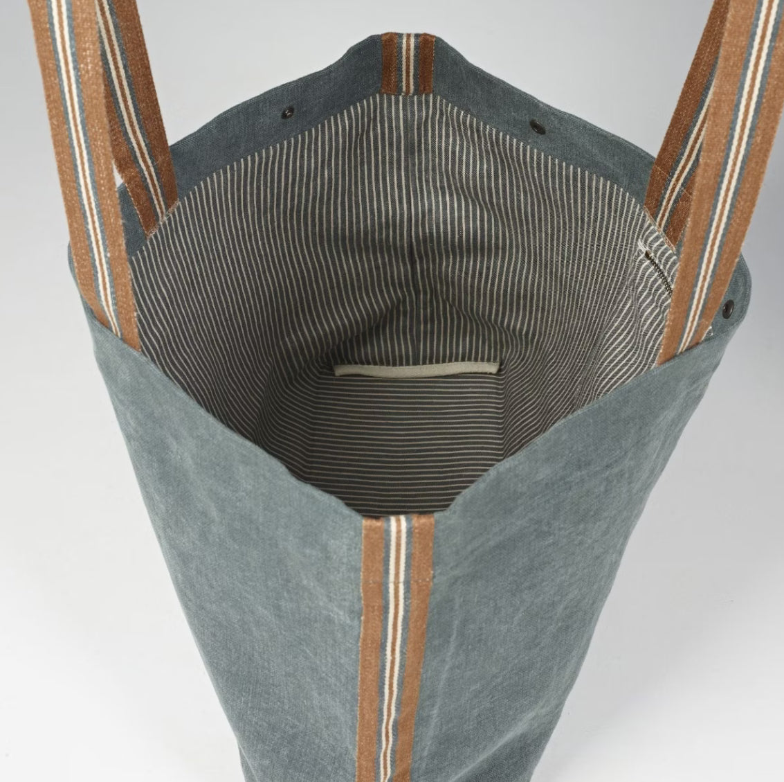 SS25 - Libeco - Atlas Large Shoulder Sac | River - inside display 4