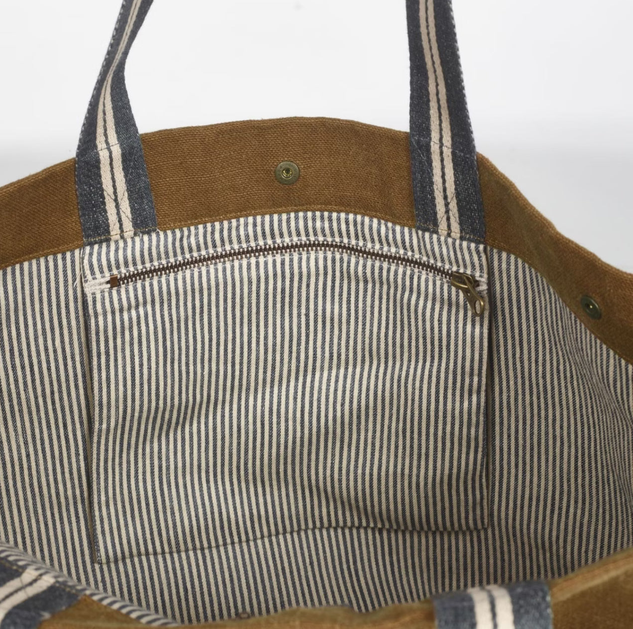 SS25 - Libeco - Miles Shoulder Sac | Oak - display inside 4