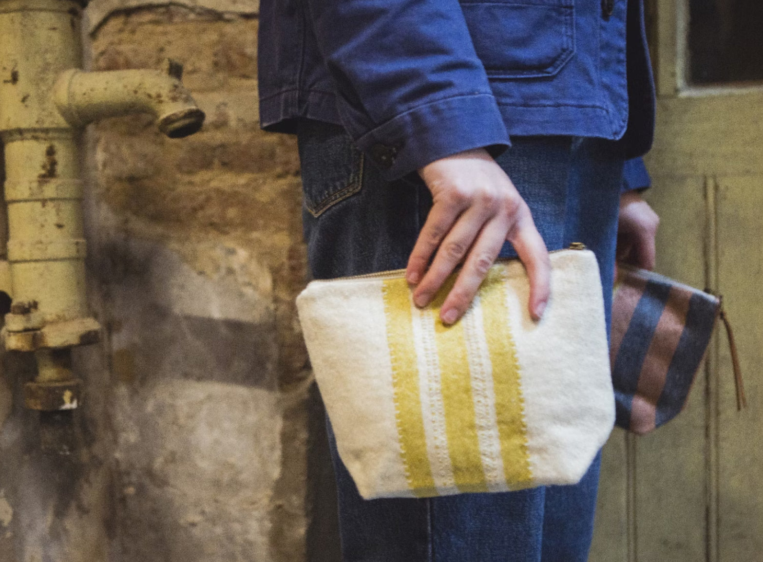 SS25 - Libeco - The Belgian Pouch | Mustard Stripe - lifestyle 2 