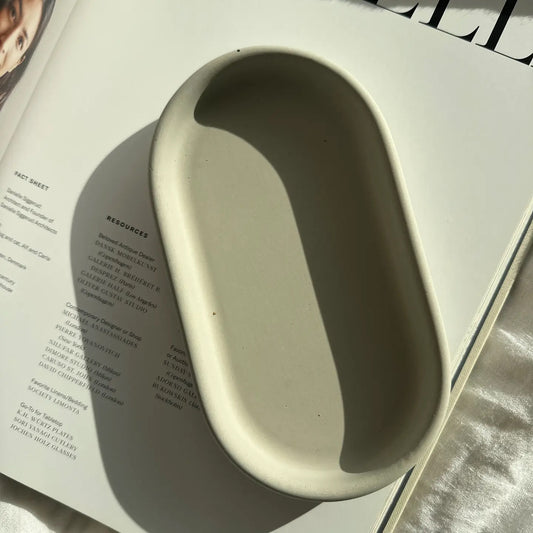 SS25 - Planet Y - Soft Edge Oval Tray | Ecru - display 1 