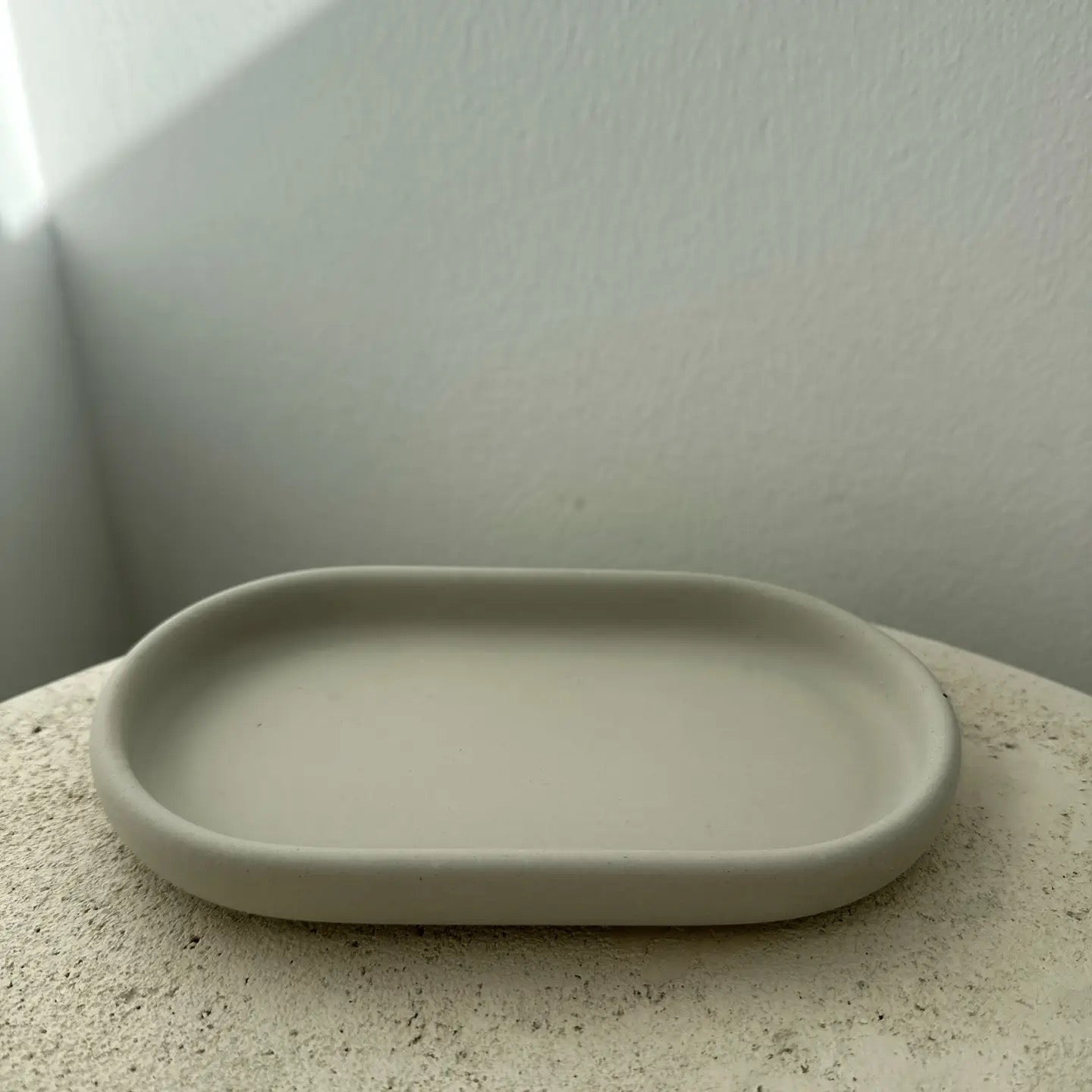 SS25 - Planet Y - Soft Edge Oval Tray | Ecru - display 2
