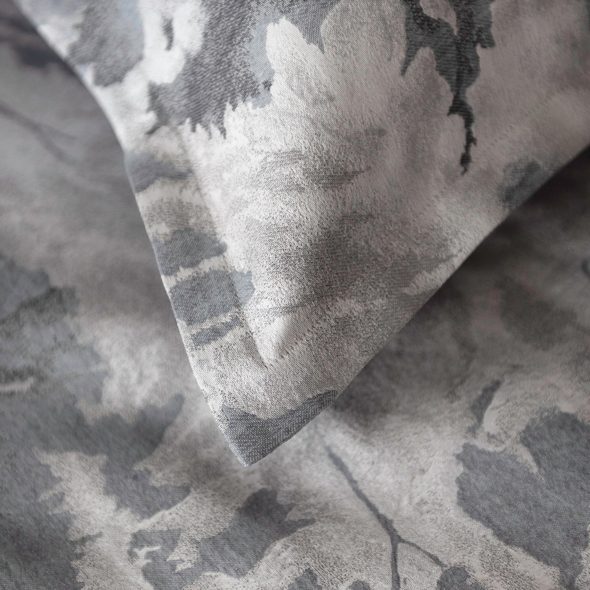 St Geneve Blossom Sham in Moonlight, Flange Detail