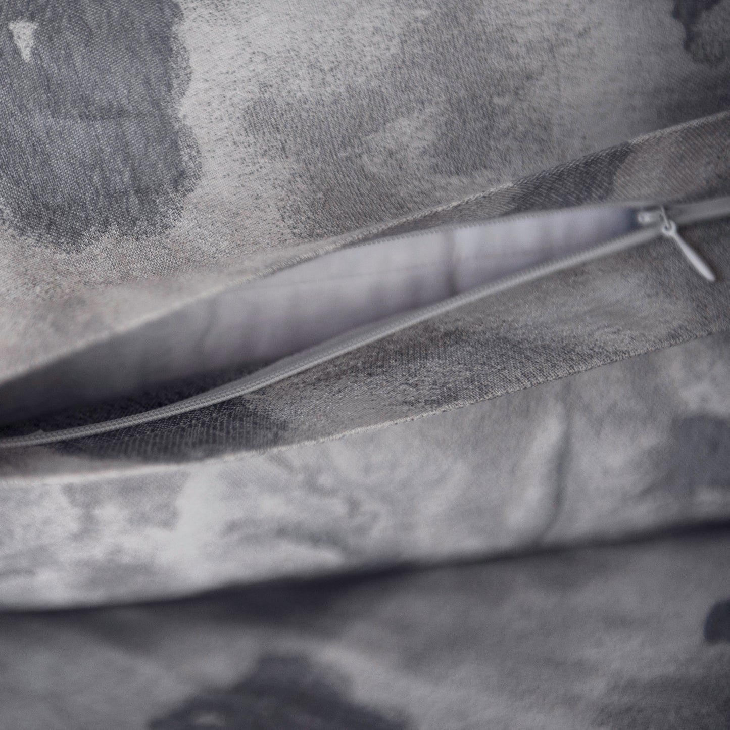 St Geneve Blossom Duvet Cover in Moonlight Zipper Detail