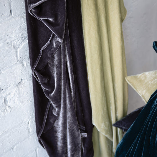 St Geneve Divina Throw Lifestyle 2