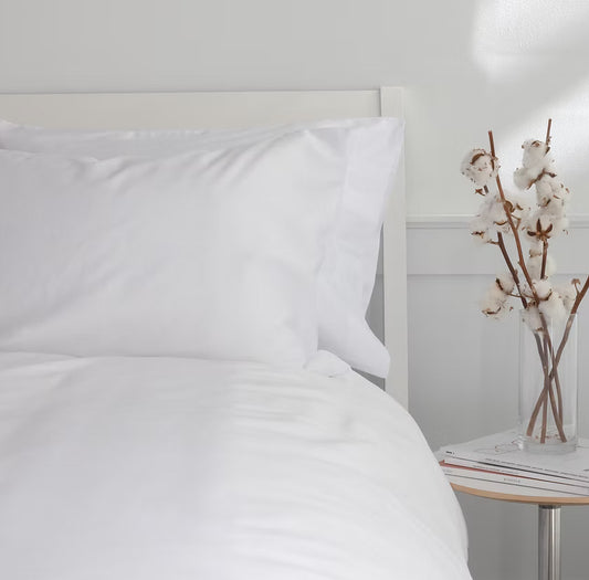 SS25 - St Genéve - Porto Sateen | Pillowcase Pair | Queen - on bed 1 