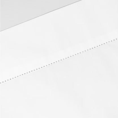 Close up of Venice Percale  Sheet Stitching in White