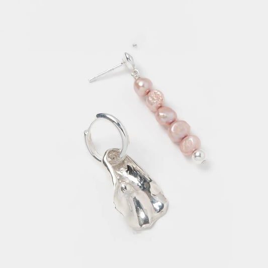SS25 - Wolf Circus - Elsa Earrings | Sterling Silver with Pearl | Mismatched - display 1 
