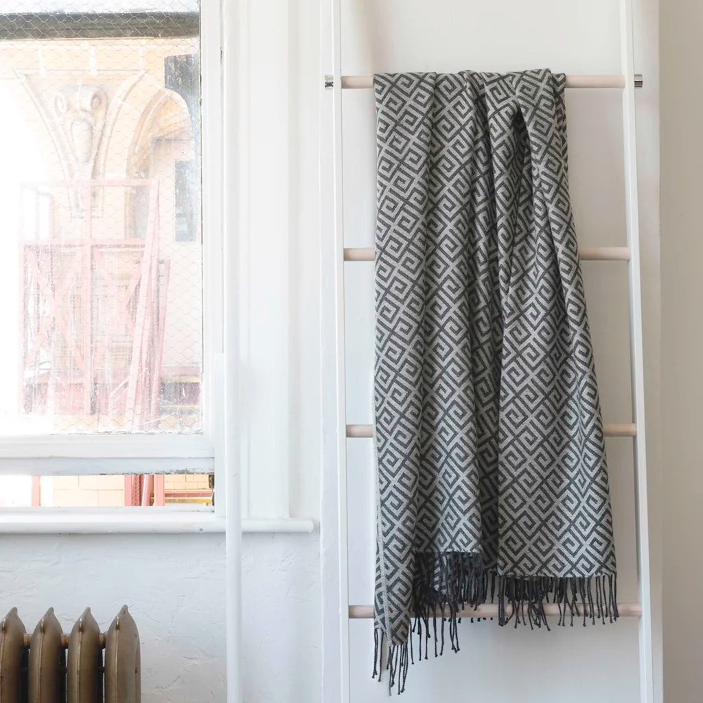 St Geneve Bruno Baby Alpaca Throw Blanket in Charcoal