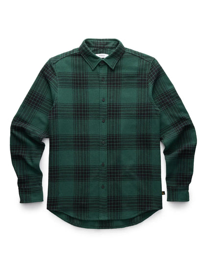 Anián men's unisex plaid flannel shirt in green and black checkered pattern, designed for comfort and style in Kelowna