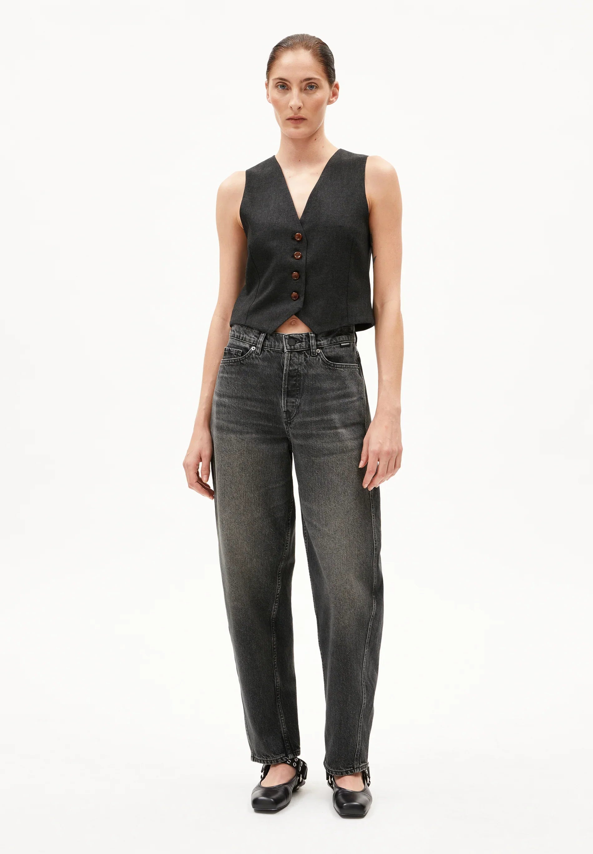 ARMEDANGELS Canada Stylish Black Vest with Button Closure for a Chic Casual Look in Kelowna