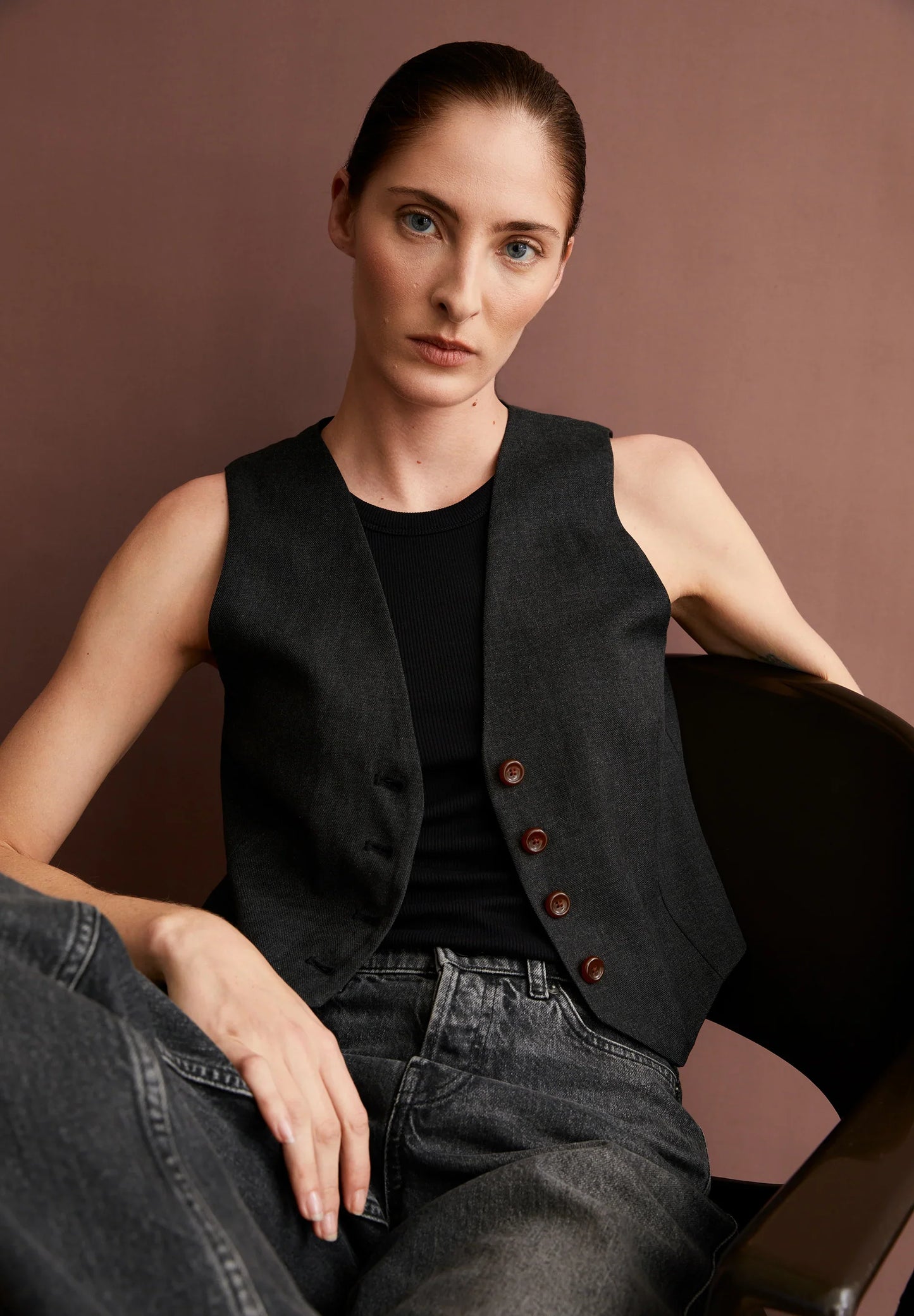 ARMEDANGELS Canada stylish black vest with buttons, perfect for layering over tops and shirts in Kelowna