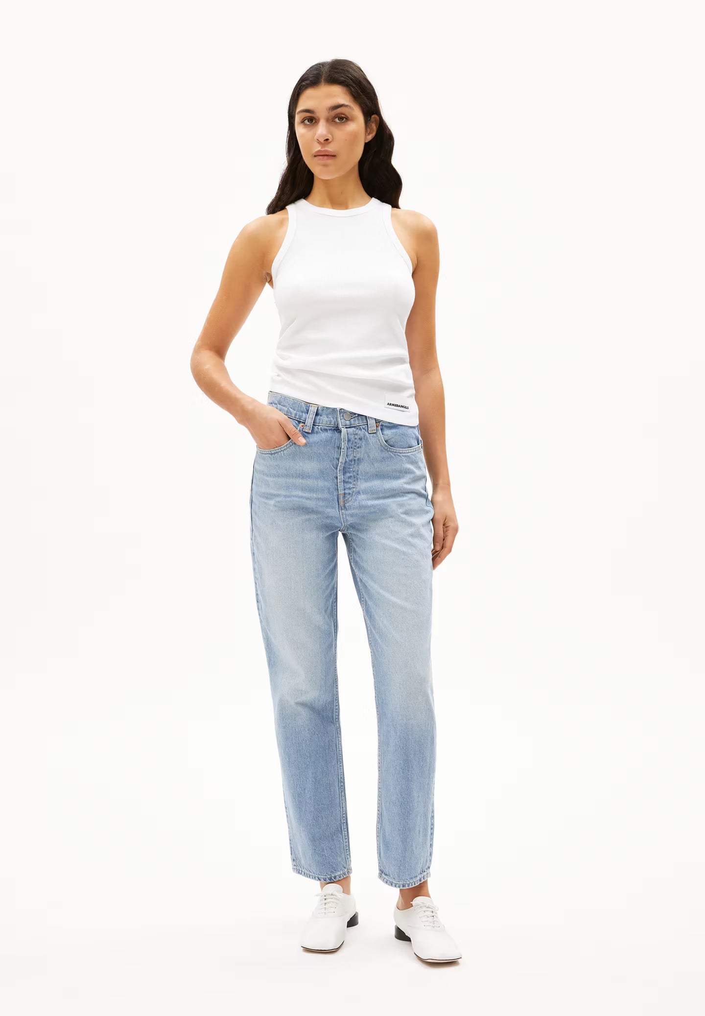 ARMEDANGELS Canada organic cotton white sleeveless tank top paired with light blue high-waisted jeans and white sneakers in Kelowna