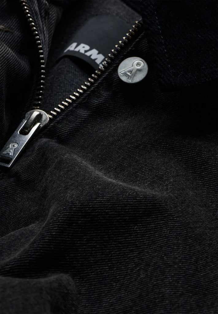 Close-up of a zip with an ARMEDANGELS logo pull on the Denim Jacket Cord Collar.