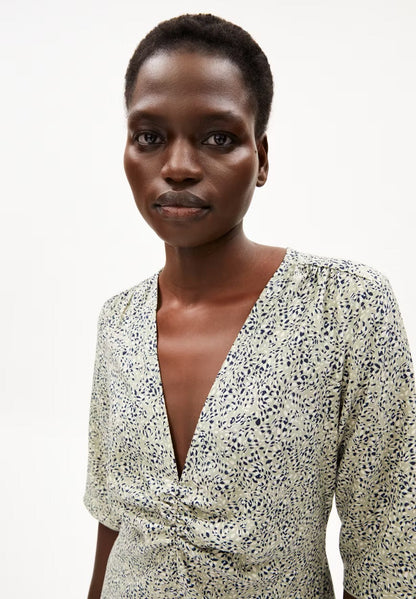 Close-up of the deep V-neckline and gathered bust of the ARMEDANGELS Canada Lilaat Waterdrop Dress in seagreen print.