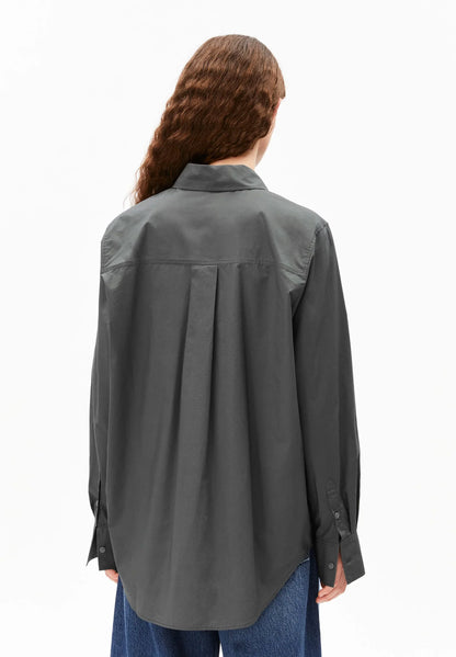 Person wearing a gray shirt from behind on a white background