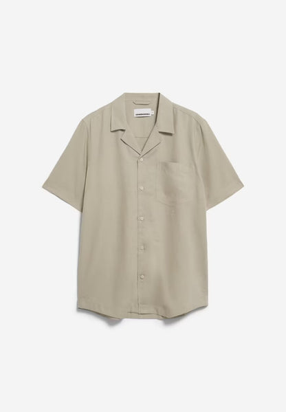 Flat lay of the ARMEDANGELS Canada Lovaar Lino Shirt in sandstone, a short-sleeve camp-collar shirt with a chest pocket, on a white background.