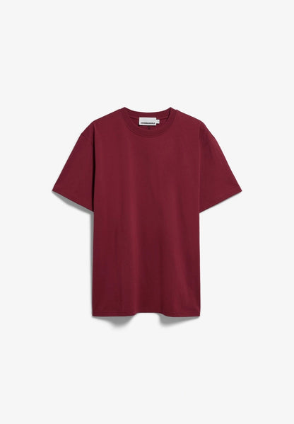 Front flatlay of the ARMEDANGELS Canada Maarkos Mid Weight T-Shirt in velvet red on a light grey background.